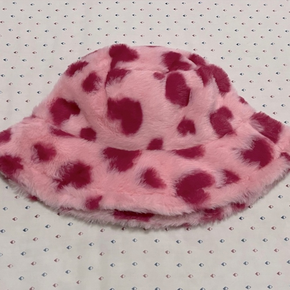 Heart Pattern Fuzzy Bucket Hat